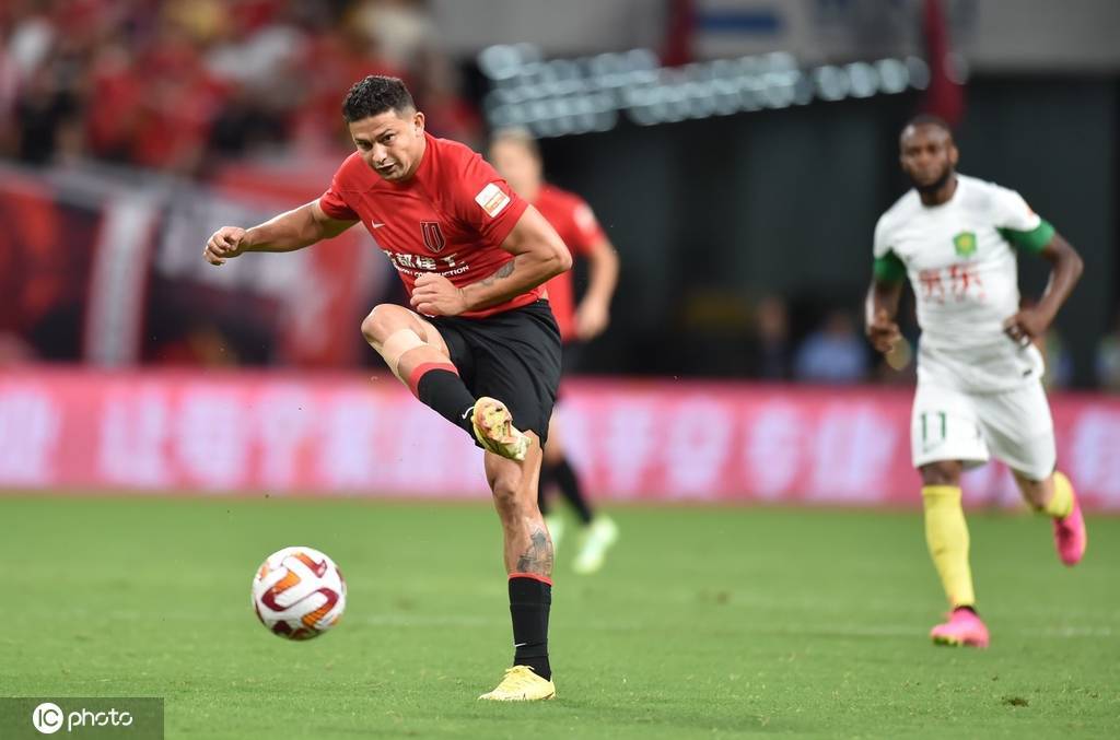 关于羽毛球小组赛焦点战：岭东雄狮队翻盘吴越雷豹队，外线火力全开。定海神针仍在的信息ayx体育入口