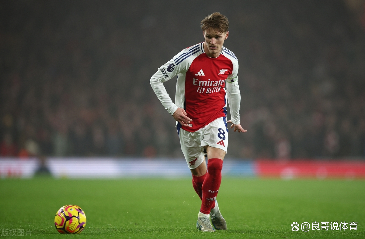 塔图姆与40激战阿森纳分钟，晋级下一阶段胜负难料！，库里焦点对战赛场气氛高涨的简单介绍爱游戏官方网站入口